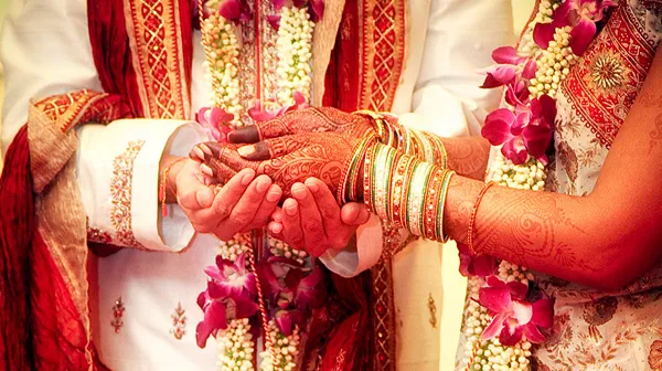Ideal Body Language Of A Boy And Girl For A Marriage Meeting